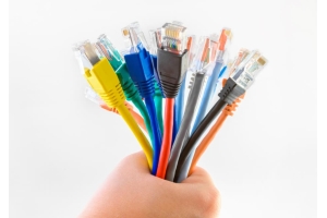 Ghidul complet pentru cablurile Ethernet: categorii, tipuri și perspective de performanță